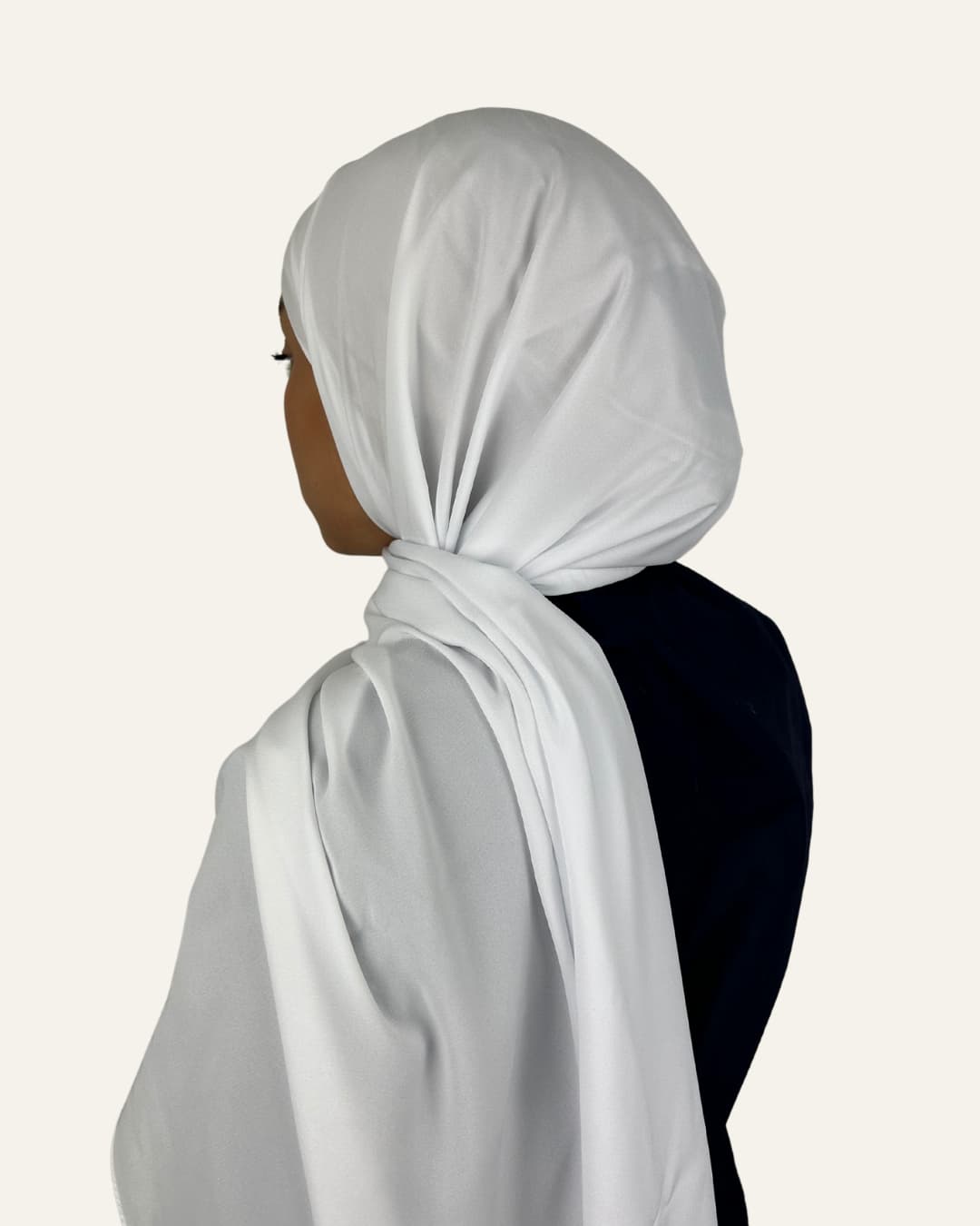 Foulard en mousseline blanc plume vu de dos – Maison Maleyka