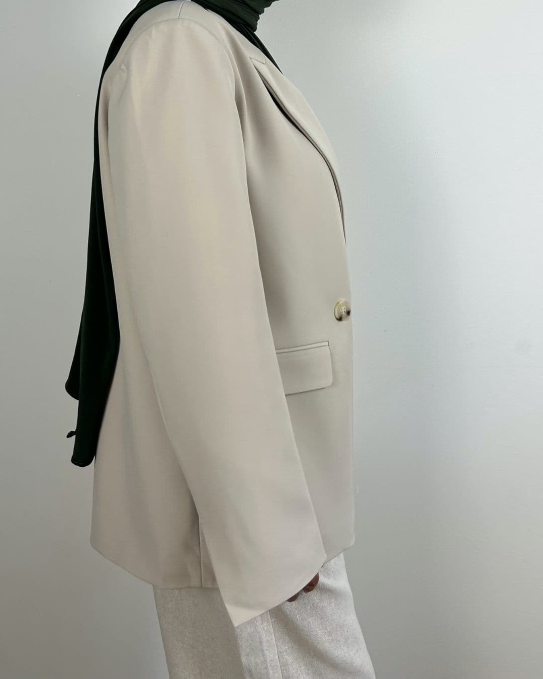Blazer beige naturel vu de profil droit