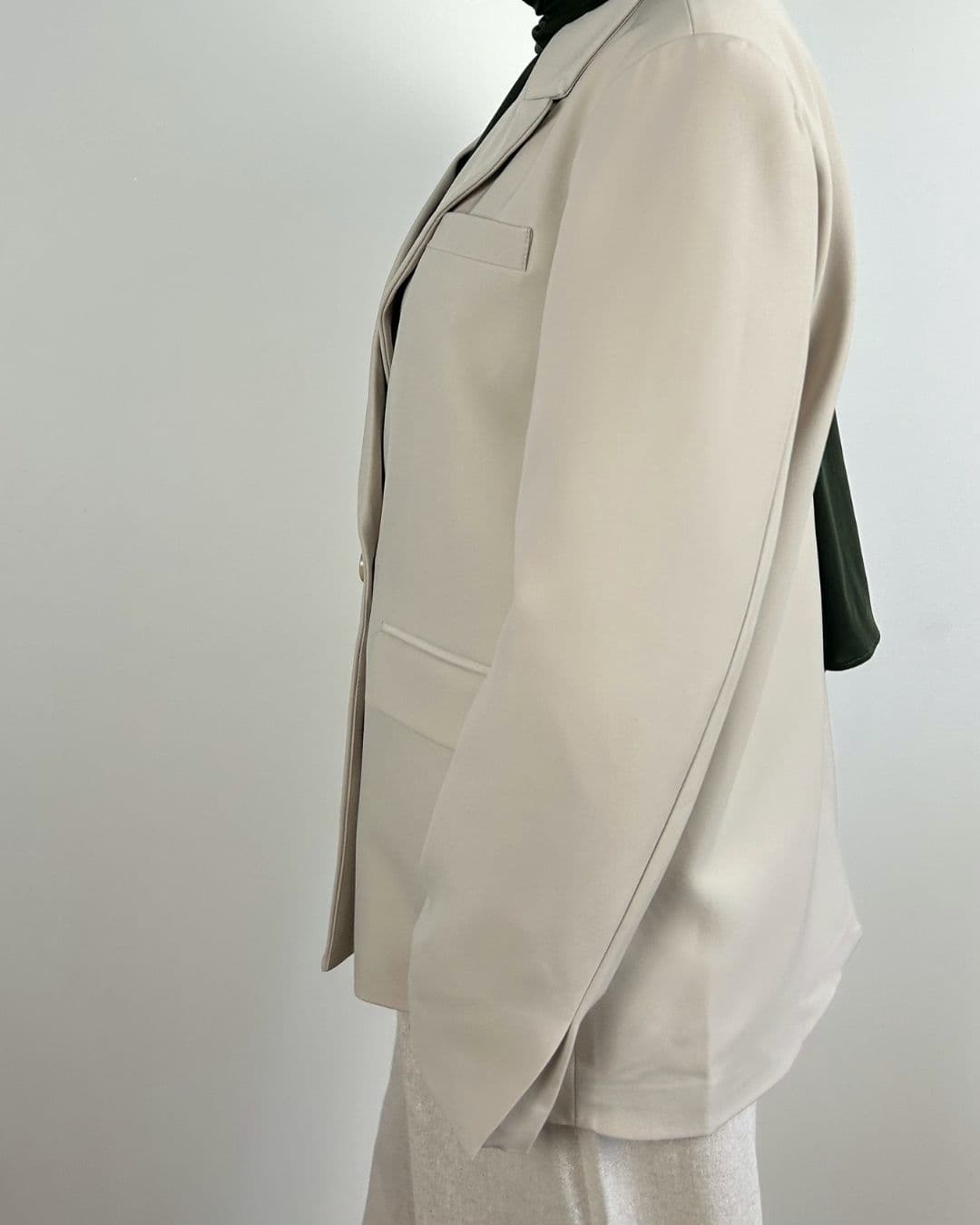 Blazer beige naturel vu de profil gauche