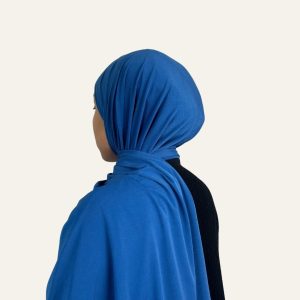 Foulard jersey premium bleu cobalt porté vu de profil dos
