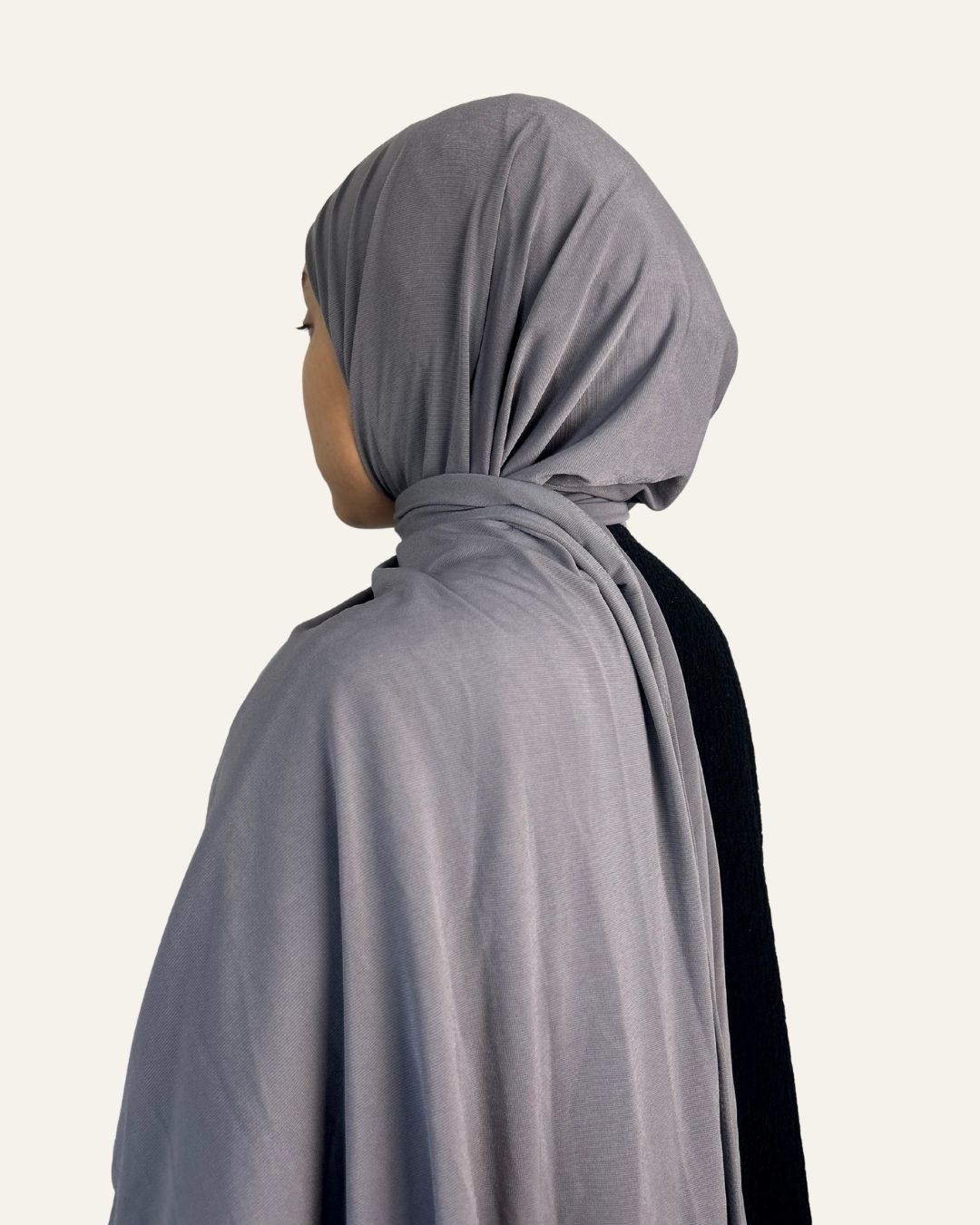 Foulard jersey premium gris foncé porté vu de profil dos