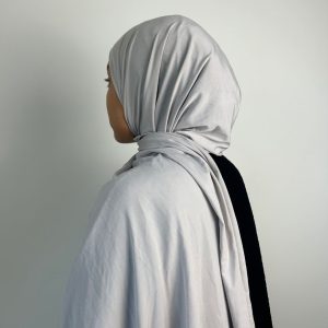 Foulard jersey premium gris perle porté vu de profil dos