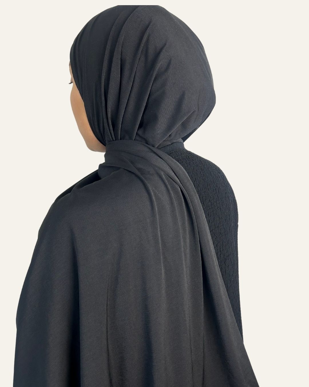 Foulard jersey premium noir porté vu de profil dos