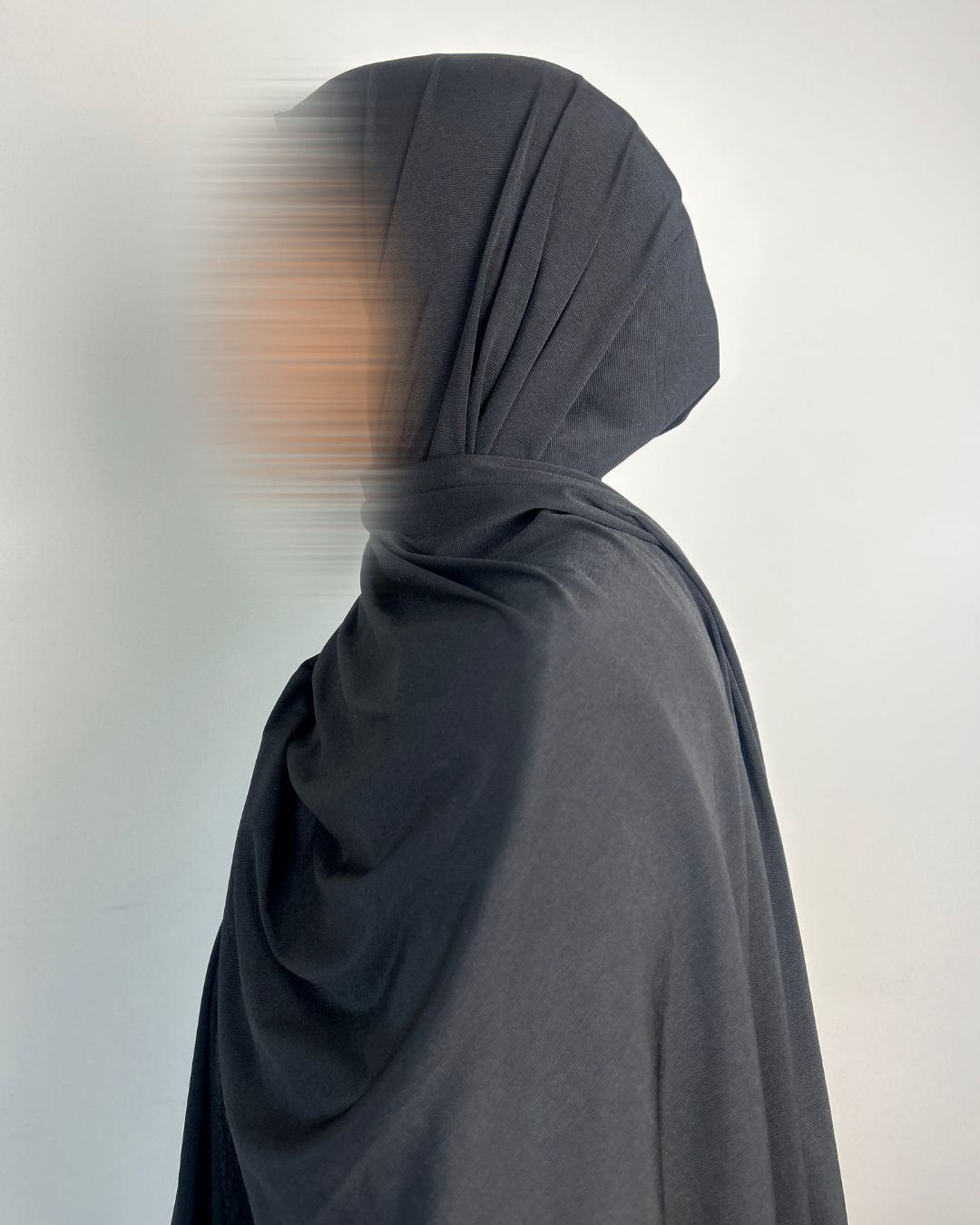 Foulard jersey premium noir porté vu de profil