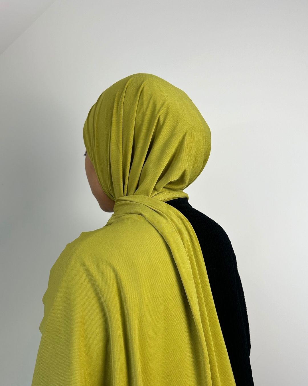 Foulard jersey premium vert citron porté vu de profil dos