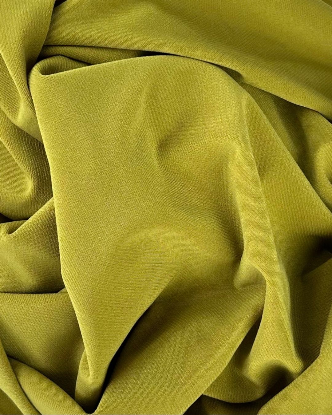 Zoom sur la texture du foulard jersey premium vert citron