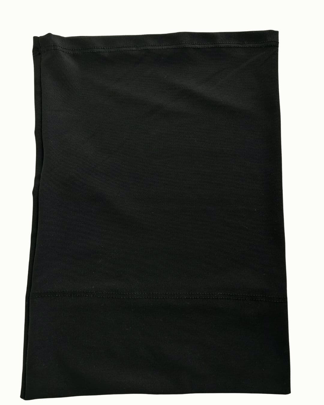Sous-bonnet noir en jersey doux, parfait sous un foulard – Maison Maleyka